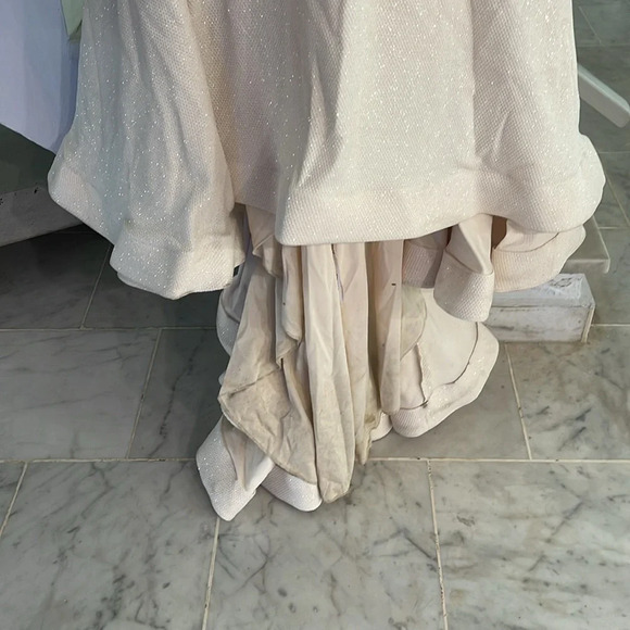 Jovani - Picture 3 of 6